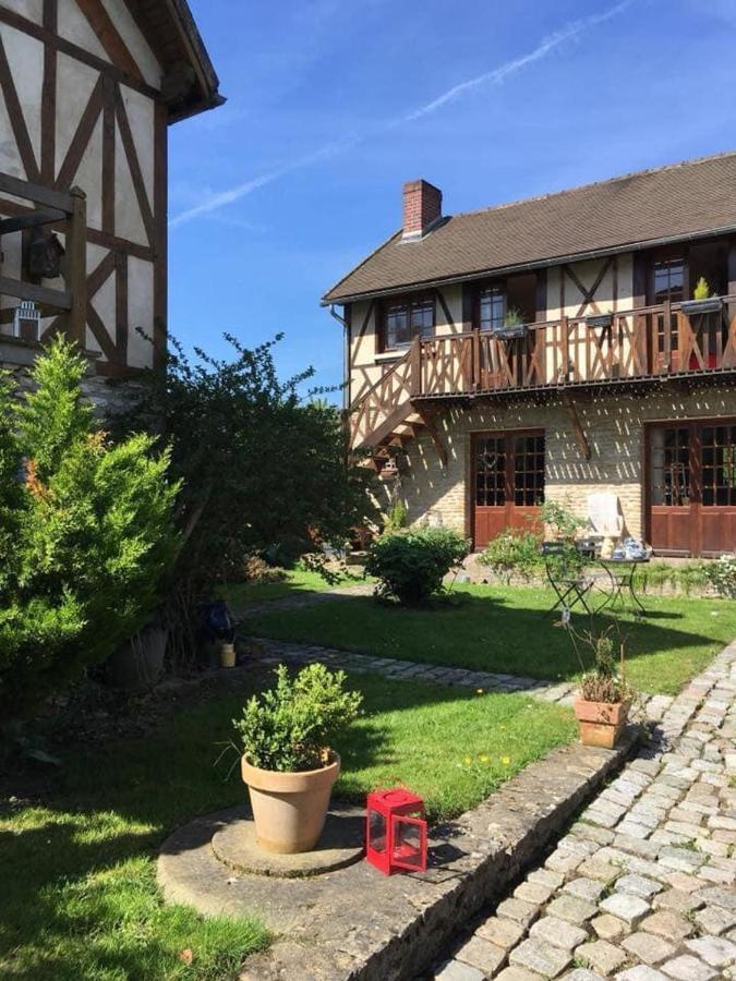 Au Fil De L'Eau & Gite "Le Jardin Du Moulin" Fourges Bagian luar foto