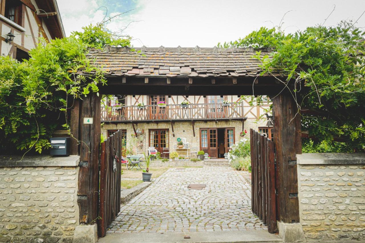 Au Fil De L'Eau & Gite "Le Jardin Du Moulin" Fourges Bagian luar foto